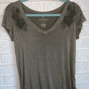 American Eagle v neck